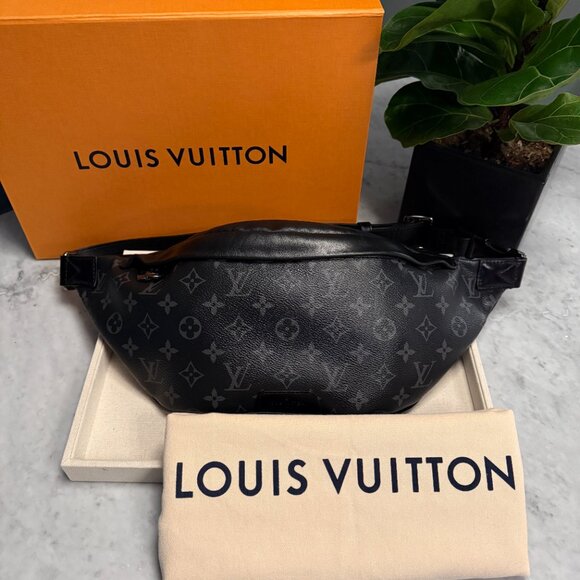 Louis Vuitton Discovery Bumbag - Picture 2 of 9